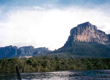 One of the many tepuis looming over the Rio Carrao