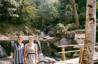 Jo and Jennifer posing at Quebrada de Guatopo
